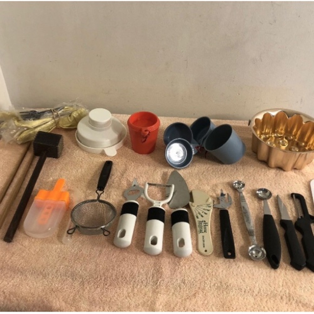 Big Kitchen Gadget Lot & Utensils Plus Metal Jello Mold